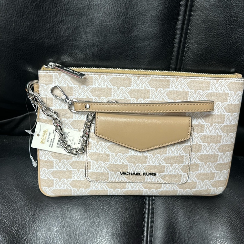 Michael Kors Jet Set Travel Zip Wristlet New with tags